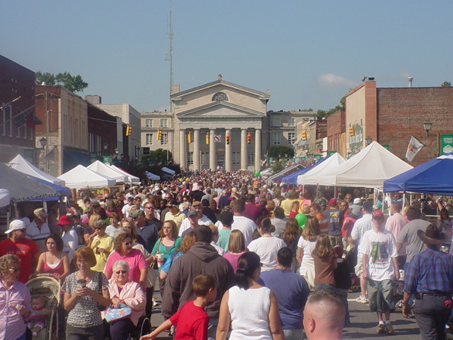 Citizens crowd mainstreet